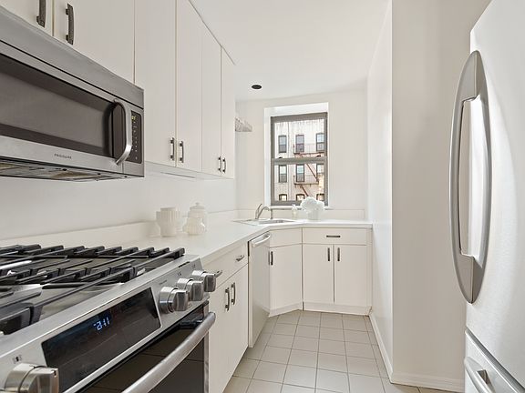 5th image of 201 Saint James Pl APT 3A