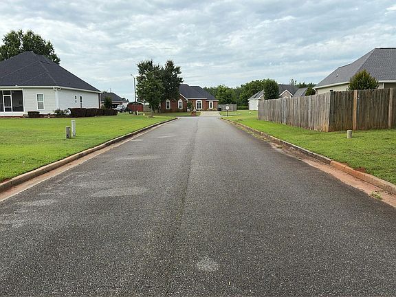 4th image of 409 Brandon Way
