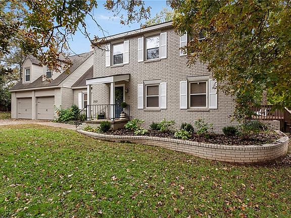2nd image of 2521 E Gentle Oaks Ln