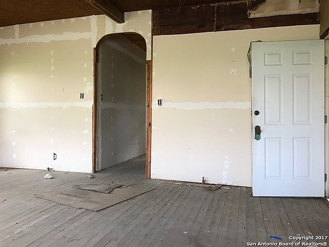 2nd image of 614 Hood St