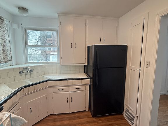 2nd image of 270 E 232nd St
