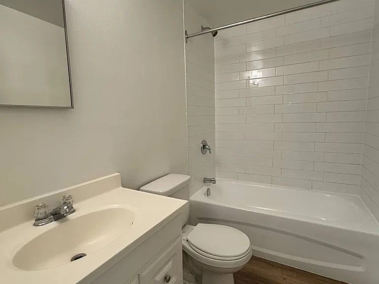 1100 Wellington St — Photo 7