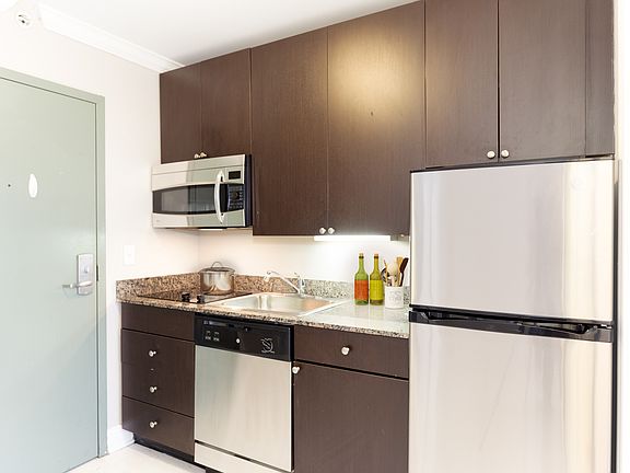 3rd image of 3834 N Sheffield Ave #376