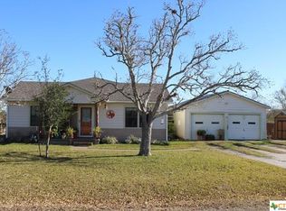 224 Airline Dr, Port Lavaca, TX 77979