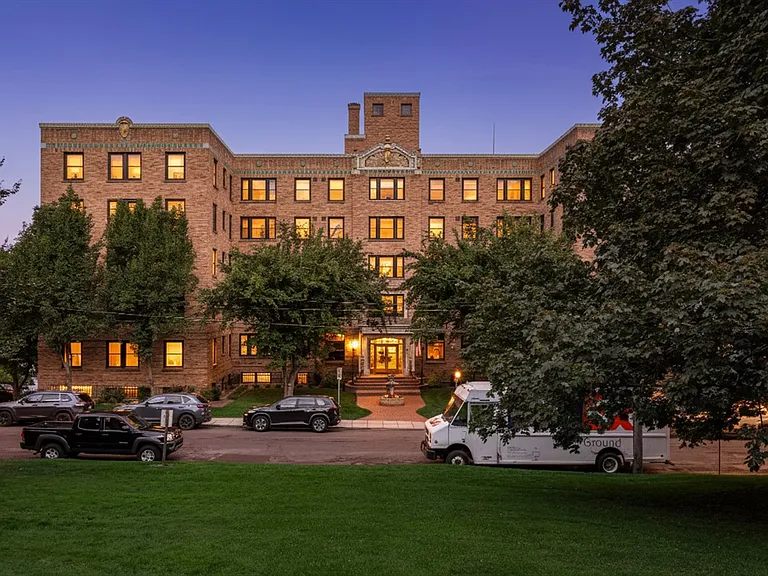 Roosevelt Apartments — Photo 17