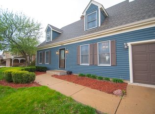 998 Almond Dr, Aurora, IL 60506