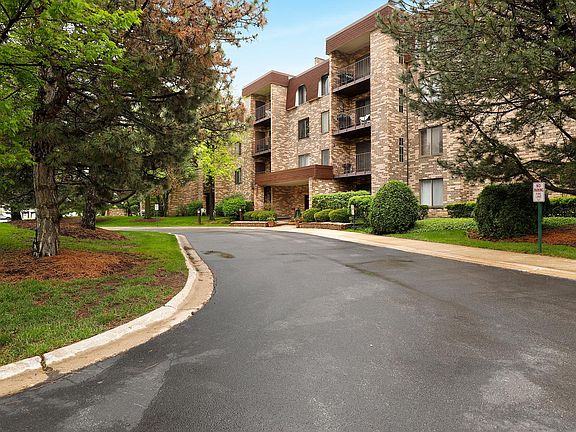 2nd image of 2005 Valencia Dr APT 302D