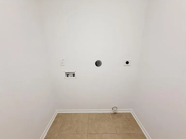 531 Parkfield Ln — Photo 34