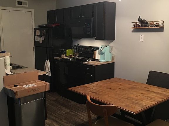 Kitchen and dining combo