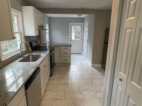3rd image of 5719 Wainwright Dr