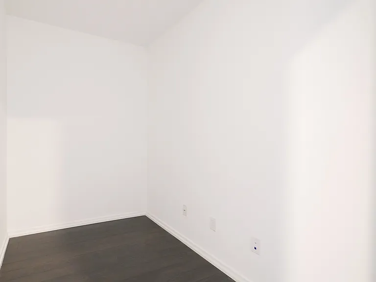 197 Yonge St #1511 — Photo 2