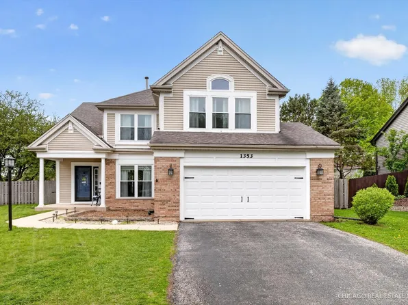 1353 Royal Oak Ln, Lake In The Hills, IL 60156