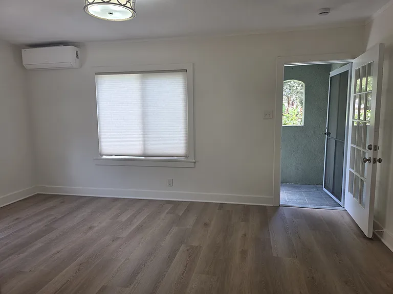 85 S Grand Oaks Ave — Photo 8