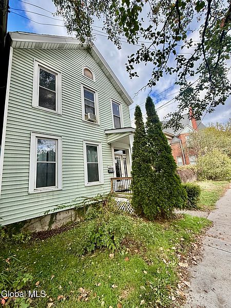 2nd image of 137 2nd Avenue