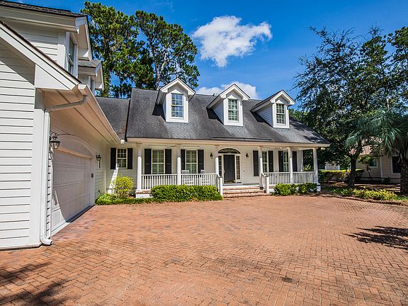 Paver drive, room to park