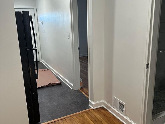 5th image of 1733 Holbrook St NE