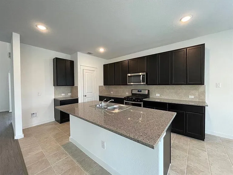 815 Summer Village Way — Photo 5