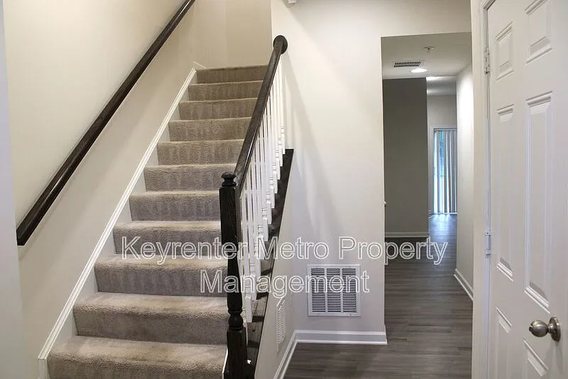 3 bed, 3.0 bath, $3,150 — Photo 3