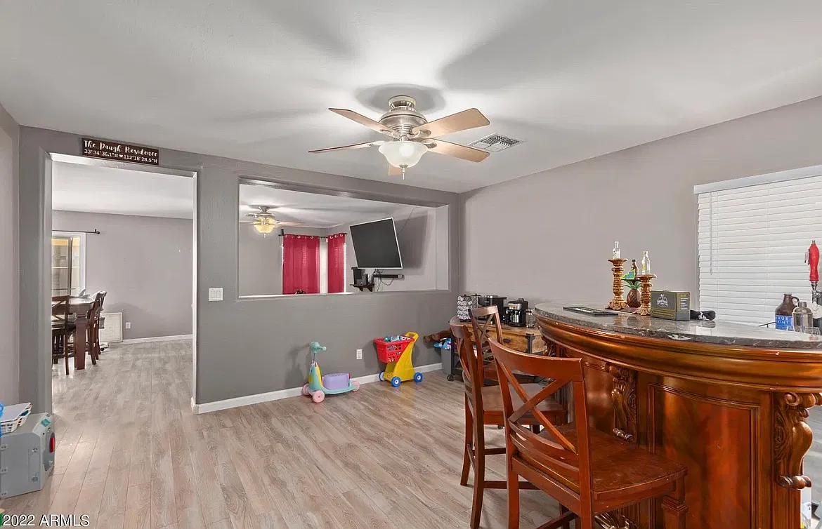 3 bed, 2.5 bath, 2002 sqft, $2,000 — Photo 4