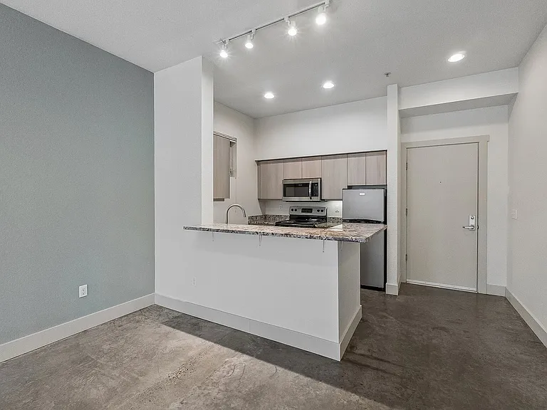 35-web-or-mls-1210 N 152nd St unit 225 Shoreline-S2606-008