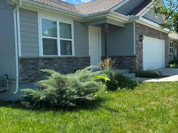 21325 W 216th St, Spring Hill, KS 66083