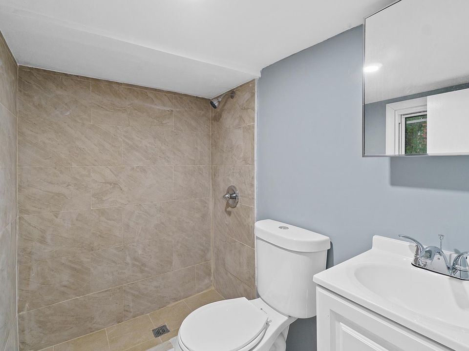 2nd image of 1025 Swinton Ave #B
