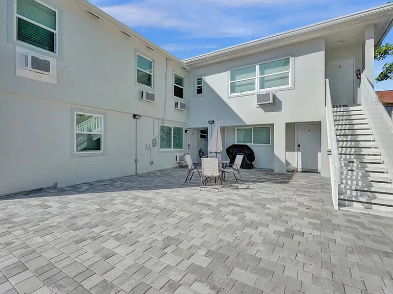 906 N Riverside Dr #ID1504065P — Photo 17