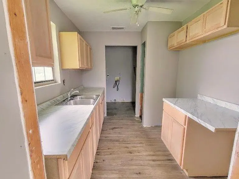 685 Avenue B — Photo 5