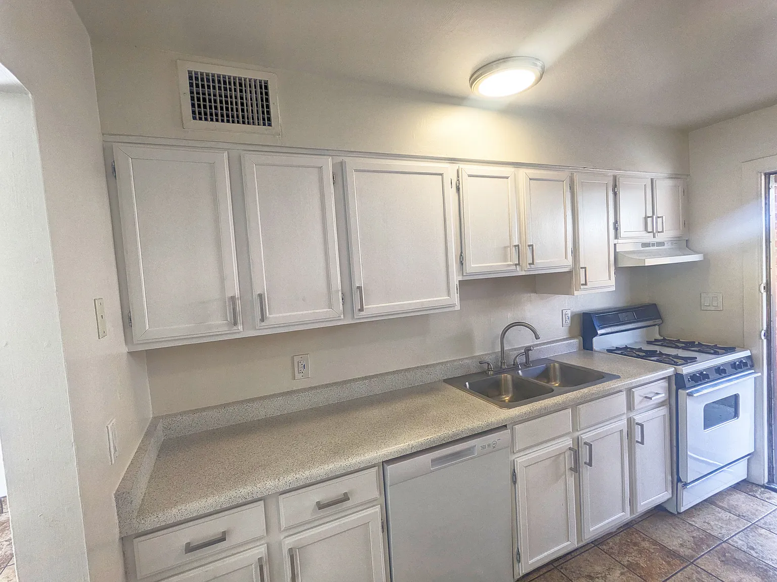2 bed, 780 sqft, $1,145 — Photo 4
