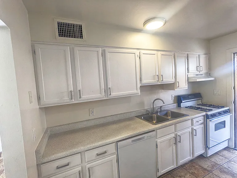 1629 E Hedrick Dr #C — Photo 6