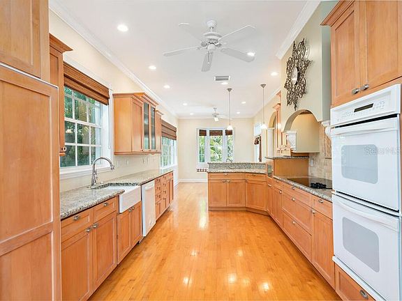 5th image of 2392 Sandrala Dr
