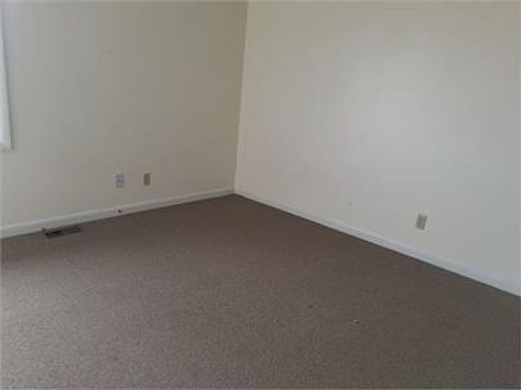 5th image of 1601-1631-1651 Piney Dr #B4