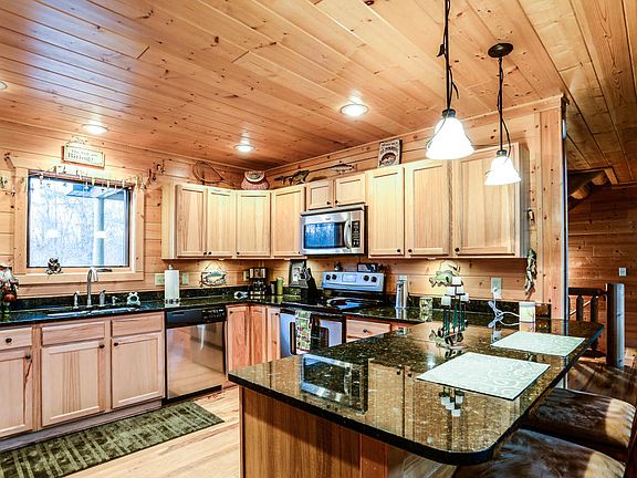 4th image of 132 Demaris Ln