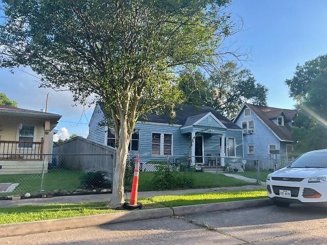 1st image of 3219 Missouri St