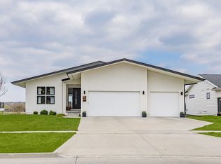 1508 S 100th St, West Des Moines, IA 50266