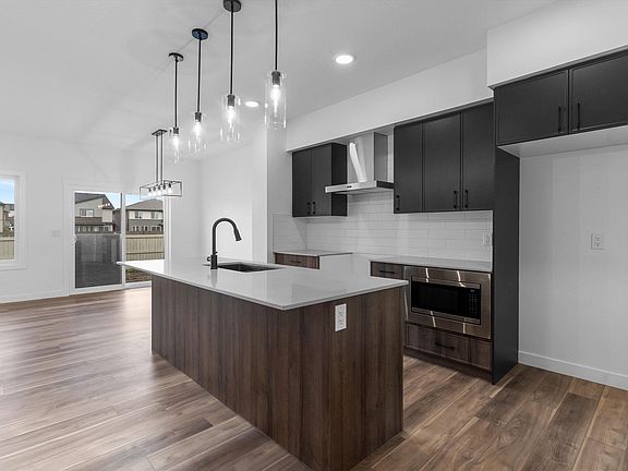 5th image of 1050 Cristall Cres