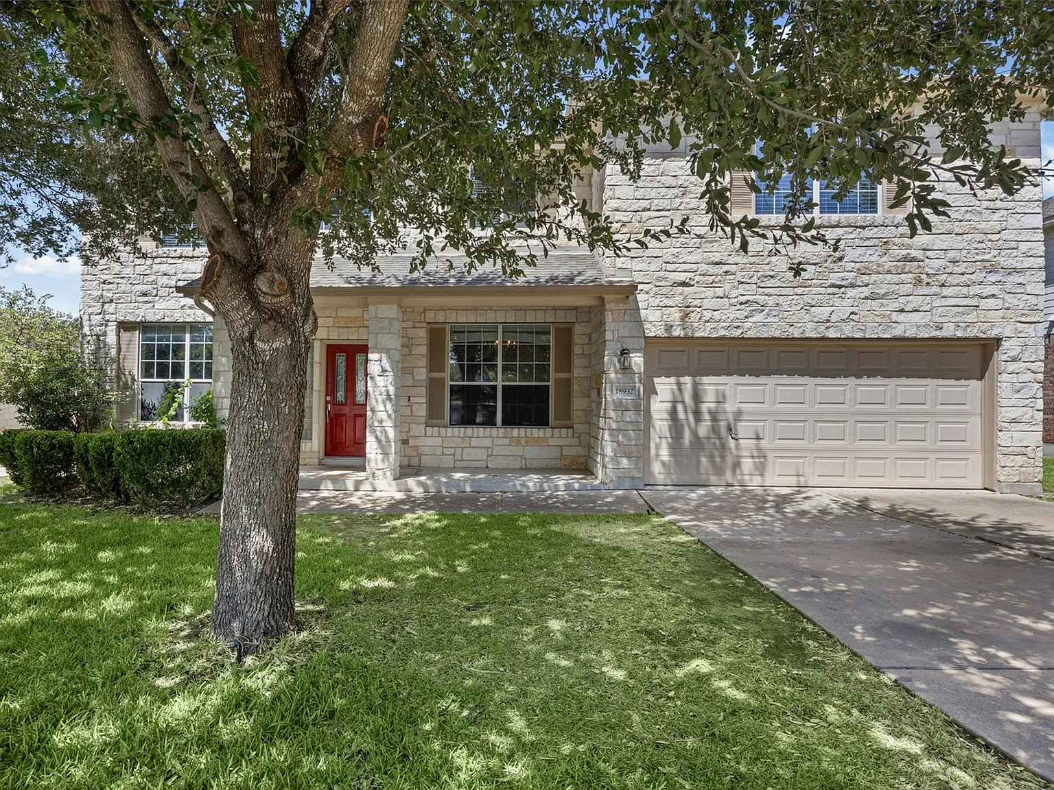 5 bed, 3.0 bath, 3684 sqft, $2,800 — Photo 1