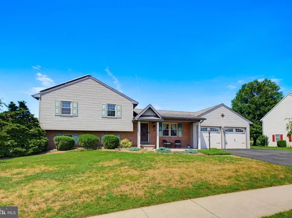 110 S Aspen Dr, Mount Joy, PA 17552