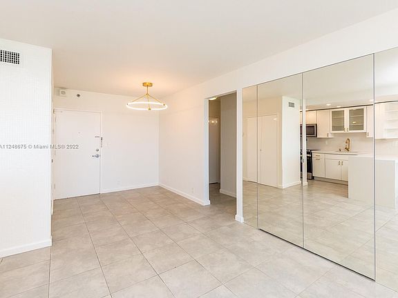 4th image of 1000 West Ave APT 1432