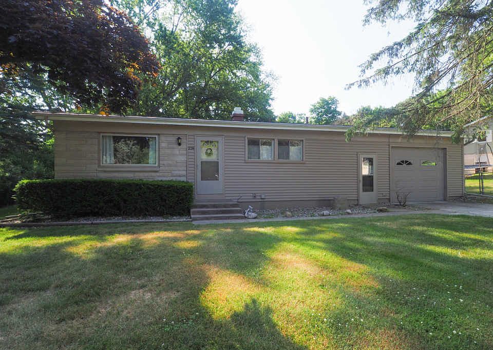 1st image of 256 Manor Dr
