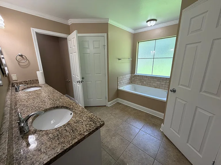 614 Alex Way — Photo 7
