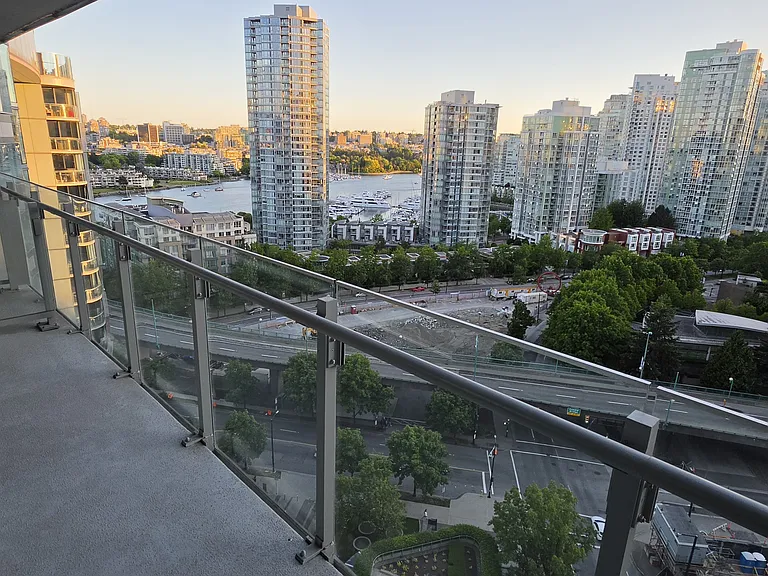 89 Nelson St #1704 — Photo 3
