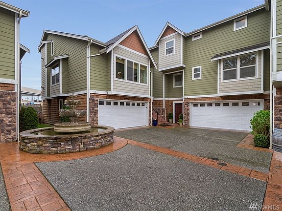 2nd image of 205 Avenue E Unit E