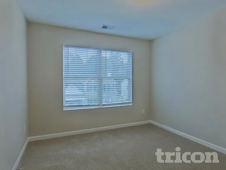 418 Daffodil Dr — Photo 13