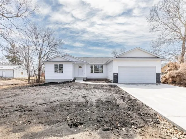340 NW 2nd St, Earlham, IA 50072
