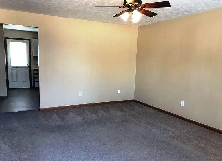 3411 Bohmer Dr — Photo 10