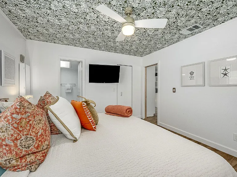 938 Pembroke Ave NE — Photo 54
