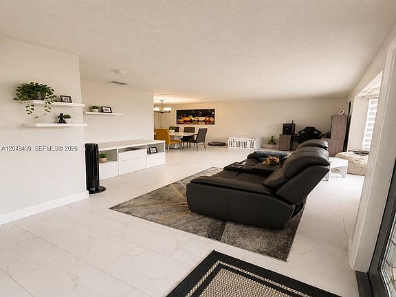 3rd image of 209 SW 42nd St