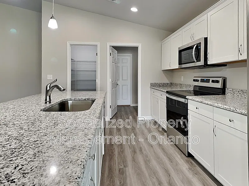3 bed, 2.0 bath, 1776 sqft, $1,835 — Photo 4