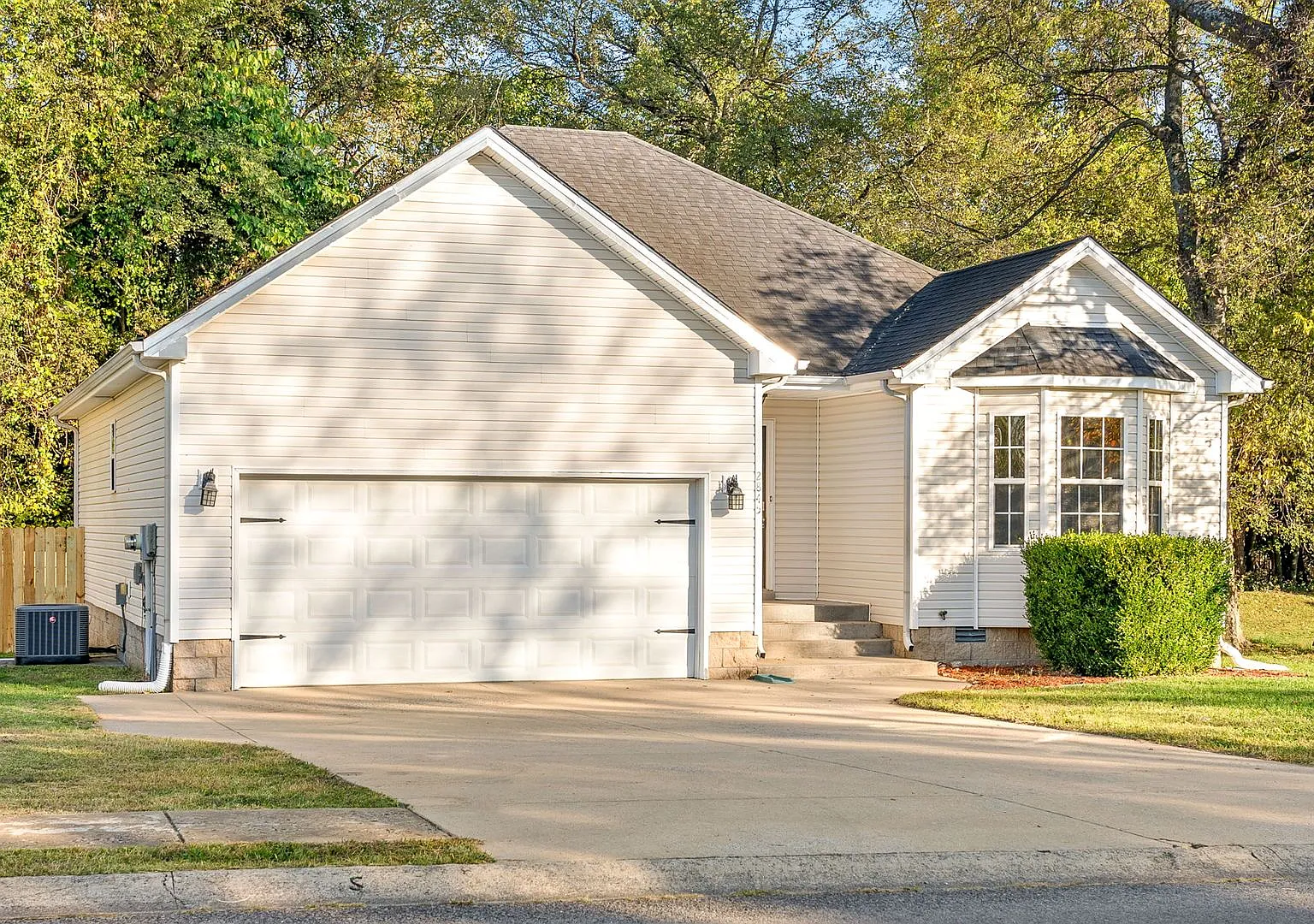 Pet Friendly Three Bedroom! — Photo 2